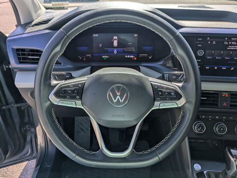 Used 2022 Volkswagen Taos SE FWD image 19