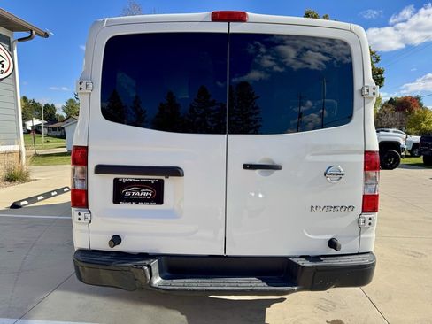 Used 2018 Nissan NV 3500 S image 6