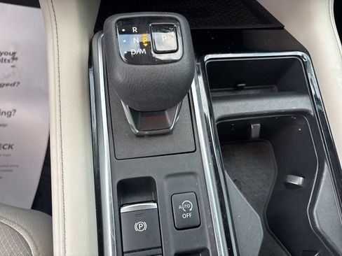 Used 2023 Nissan Pathfinder SL image 18