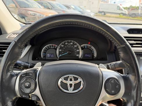 Used 2014 Toyota Camry SE w/ Moonroof Package FWD image 19