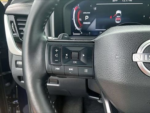 Used 2025 Nissan Rogue Platinum w/ Tech Package FWD image 11