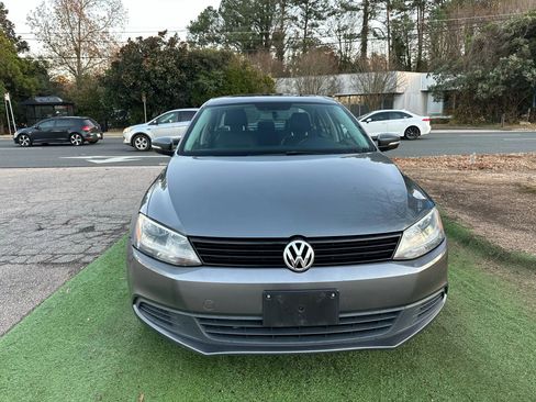 Used 2012 Volkswagen Jetta SE image 2