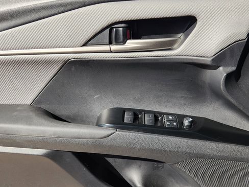 Used 2025 Toyota Camry SE w/ Multimedia Upgrade Package image 27