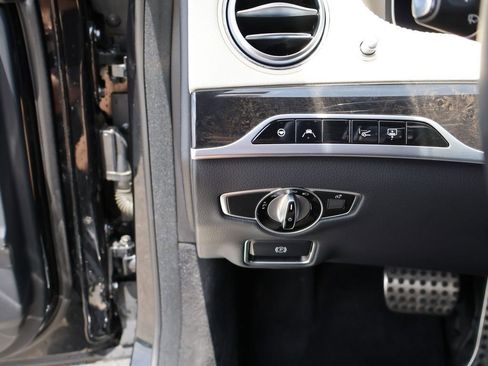 Used 2020 Mercedes-Benz S 560 4MATIC Sedan image 37