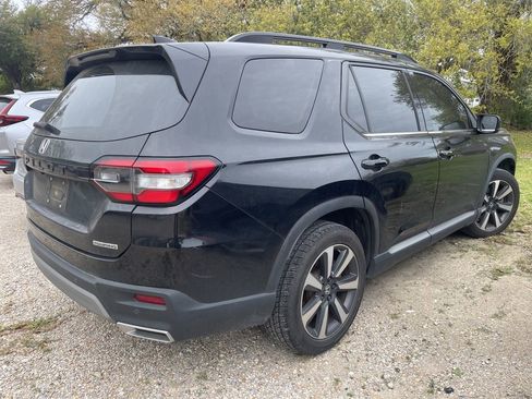 Used 2023 Honda Pilot Touring image 4
