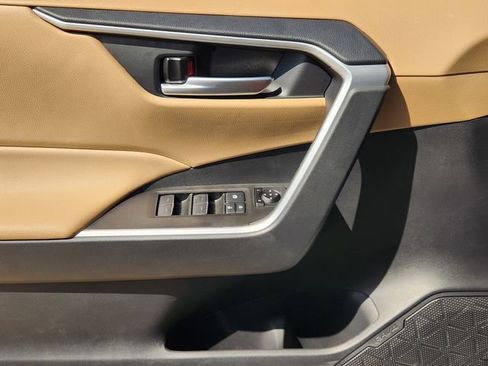 Used 2025 Toyota RAV4 XLE w/ Convenience Package image 17