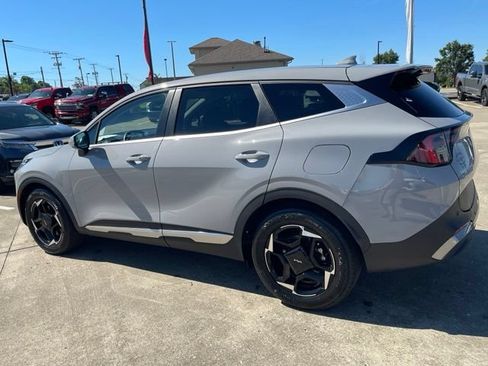 Used 2026 Kia Sportage EX FWD image 4