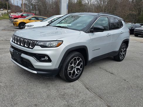 Used 2025 Jeep Compass Limited image 2