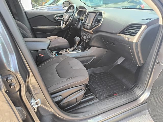 Used 2015 Jeep Cherokee Latitude w/ Comfort/Convenience Group AWD/4WD image 20