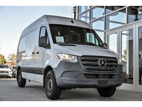 Used 2021 Mercedes-Benz Sprinter 2500 image 1