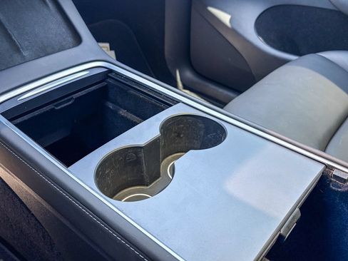Used 2023 Tesla Model Y 2WD image 49