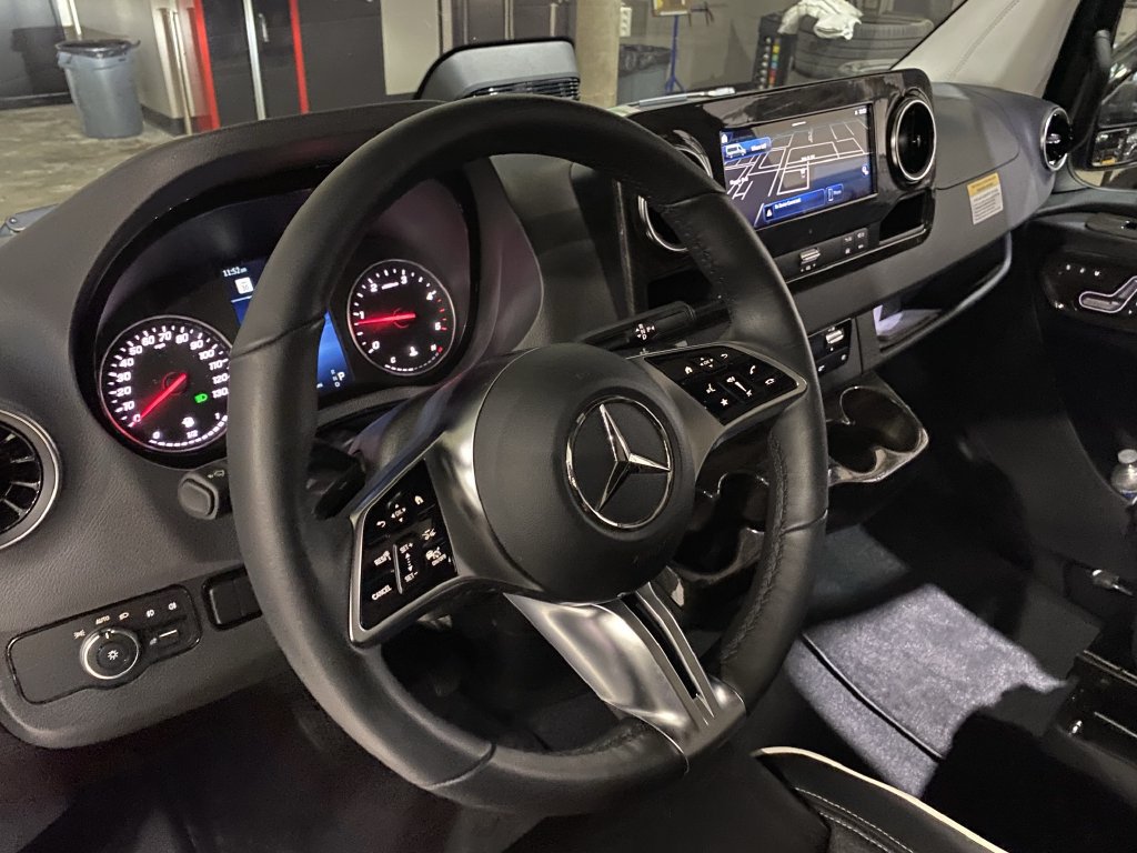Used 2025 Mercedes-Benz Sprinter 3500 image 3