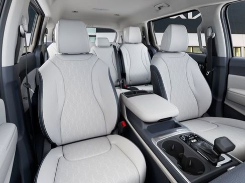 New 2026 Kia Carnival EX image 15