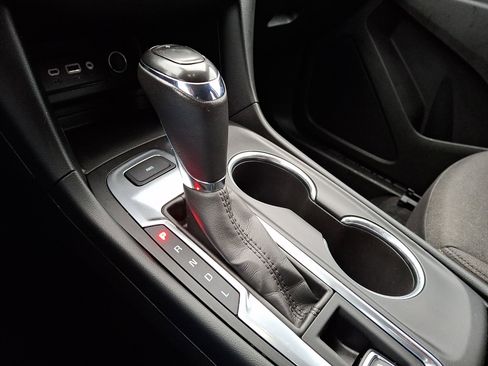 Used 2019 Chevrolet Equinox LT image 16