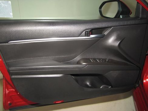 Used 2023 Toyota Camry SE FWD image 11