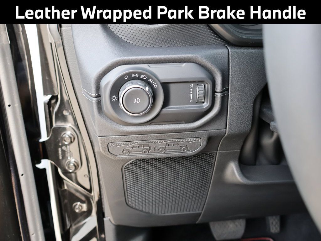 Used 2025 Jeep Wrangler Unlimited Rubicon AWD/4WD image 32