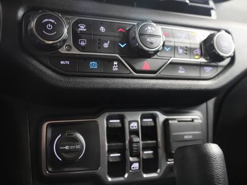 Used 2024 Jeep Wrangler Unlimited AWD/4WD image 26