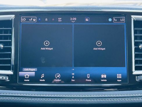 Used 2023 Chrysler Pacifica Touring-L w/ Uconnect Theater Family Group image 24