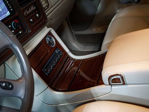 Used 2004 Cadillac Escalade EXT AWD/4WD image 76