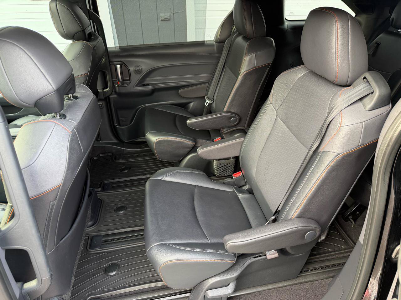 Used 2021 Toyota Sienna XSE w/ XSE Plus Package AWD/4WD image 10