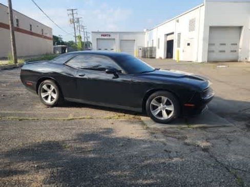 Used 2018 Dodge Challenger SXT RWD image 11