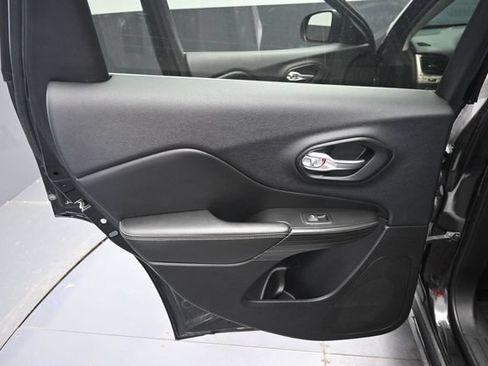 Used 2014 Jeep Cherokee Limited AWD/4WD image 34
