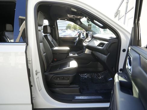 Used 2023 Chevrolet Suburban Premier RWD image 36