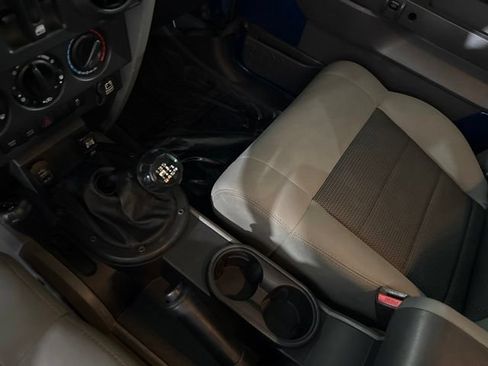 Used 2010 Jeep Wrangler Unlimited Rubicon AWD/4WD image 17