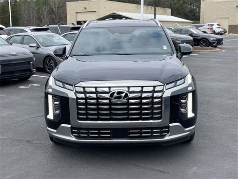 Used 2023 Hyundai Palisade Calligraphy image 2