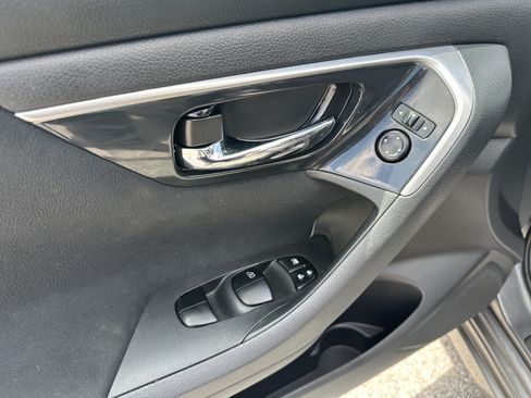 Used 2014 Nissan Altima 2.5 S w/ Display Audio Package FWD image 12