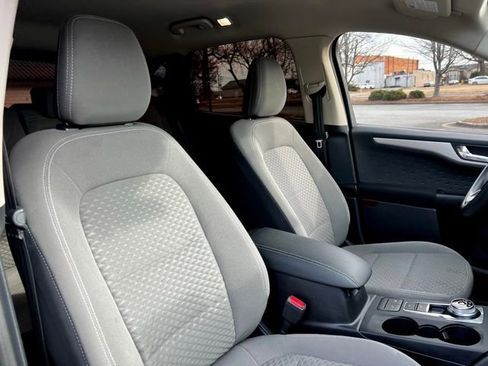 Used 2020 Ford Escape SE image 25