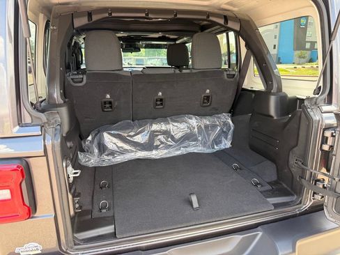 Used 2025 Jeep Wrangler Unlimited Sahara AWD/4WD image 54