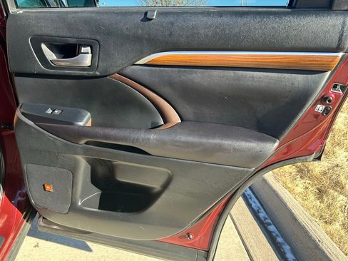 Used 2017 Toyota Highlander Limited image 16