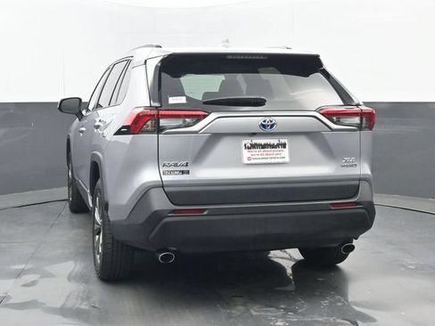 Used 2022 Toyota RAV4 XLE Premium AWD/4WD image 21