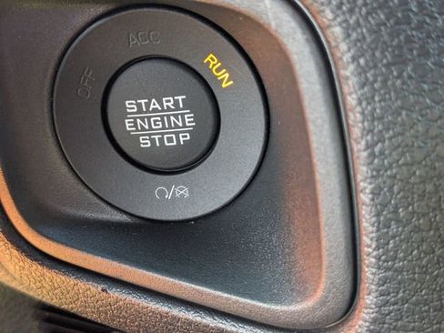 New 2025 Jeep Gladiator Sport image 22