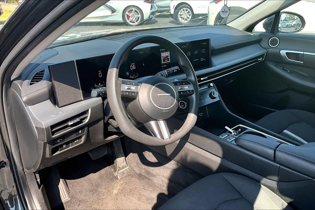 Used 2025 Hyundai Sonata SEL FWD image 5