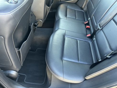 Used 2014 Mercedes-Benz E 350 4MATIC image 17