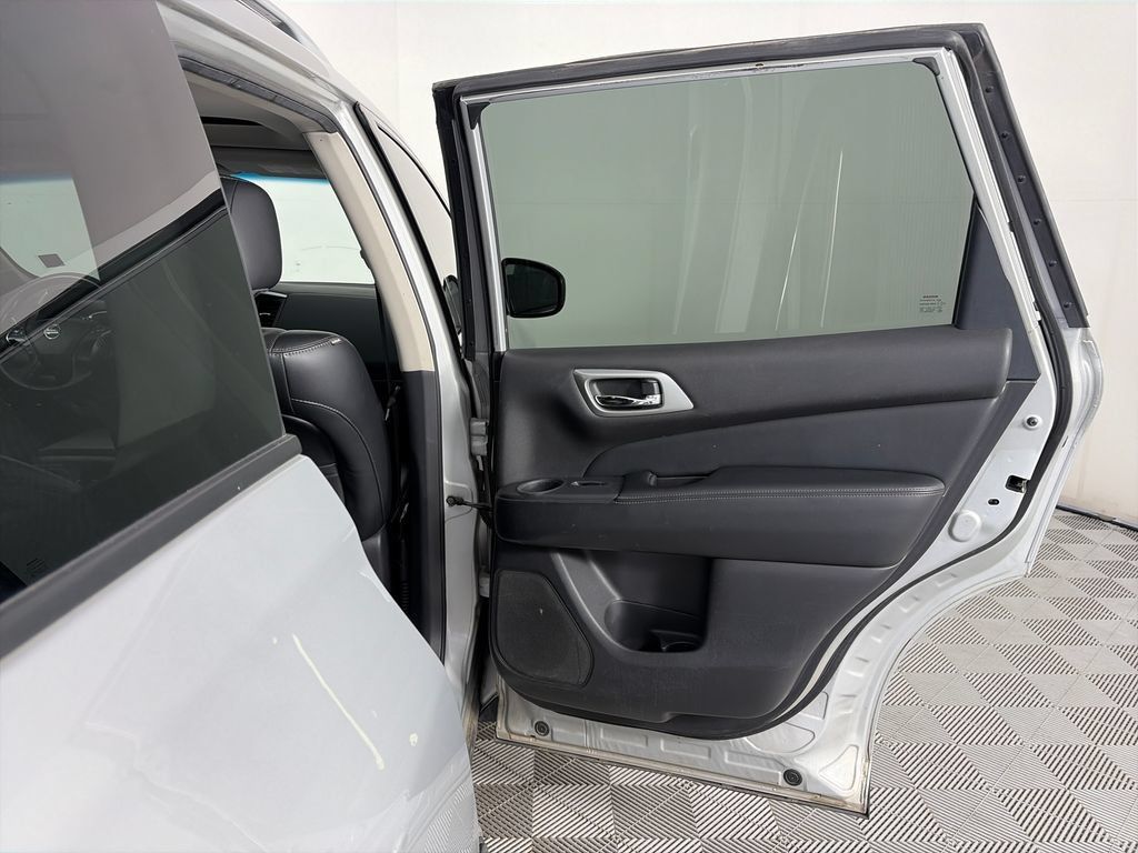 Used 2016 Nissan Pathfinder Platinum AWD/4WD image 28