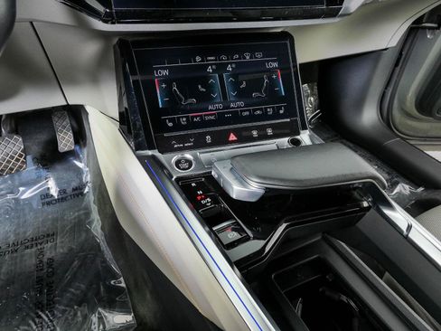 Used 2023 Audi e-tron Chronos w/ Chronos Package AWD/4WD image 19