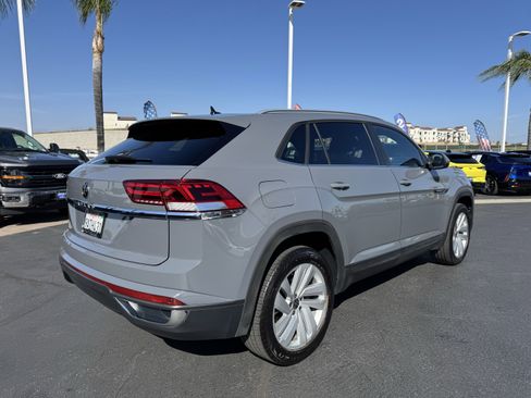 Used 2022 Volkswagen Atlas Cross Sport SE w/ Panoramic Sunroof Package FWD image 11