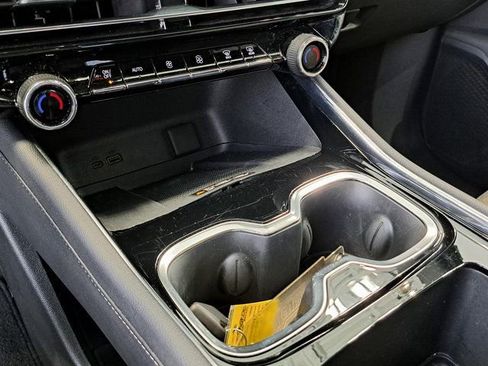 Used 2025 Chevrolet Traverse LT image 17