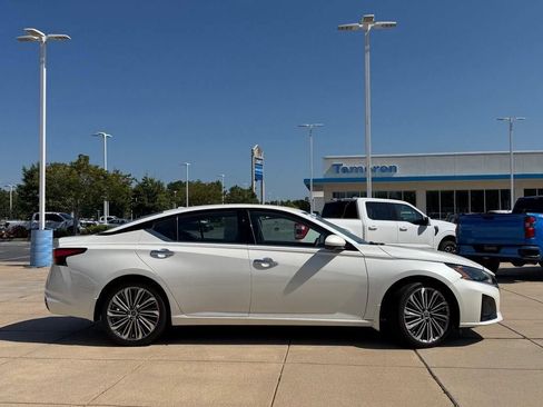 Used 2024 Nissan Altima 2.5 SL FWD image 5