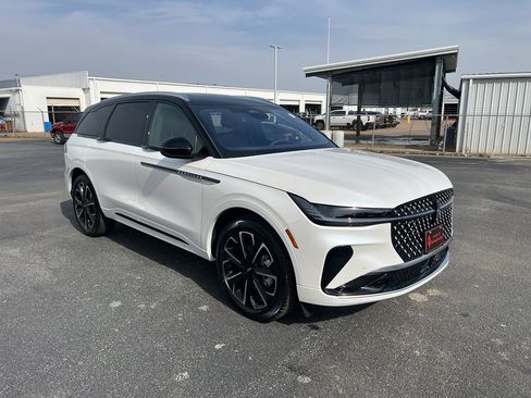 New 2026 Lincoln Nautilus Reserve image 1