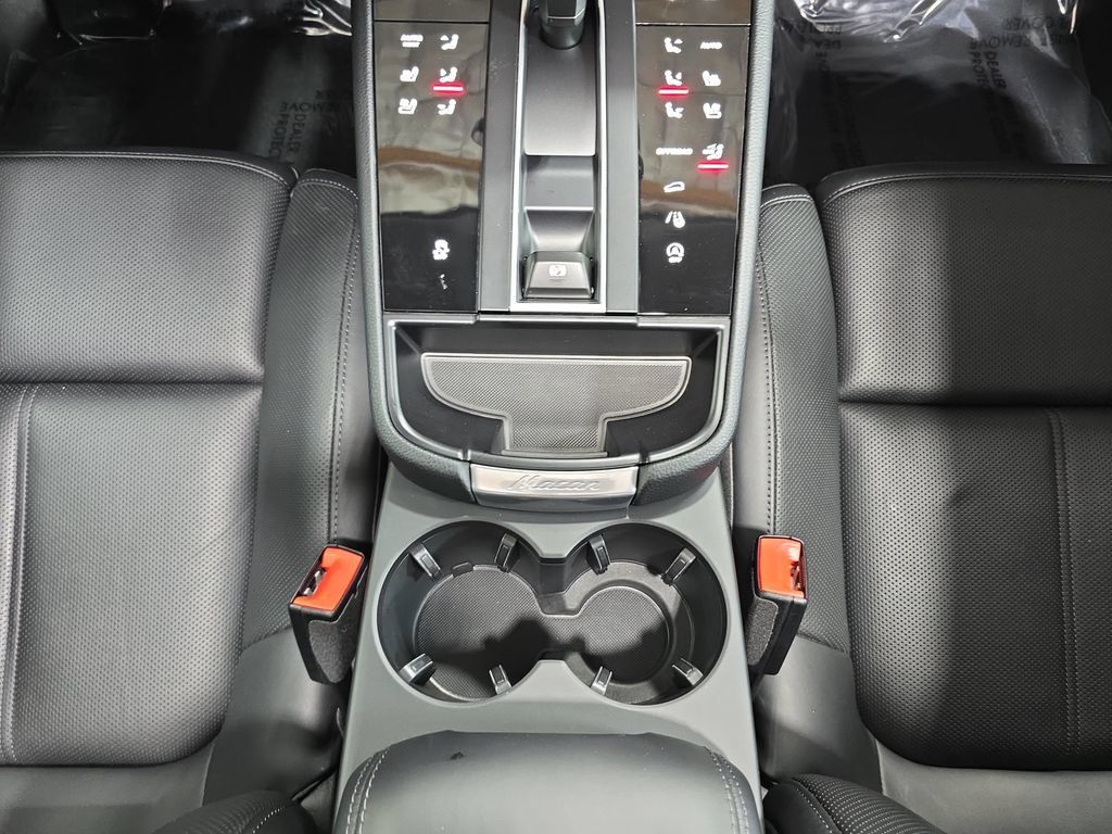 Certified 2026 Porsche Macan AWD/4WD image 20