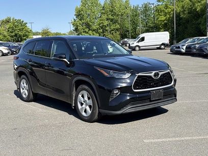 Used 2022 Toyota Highlander LE