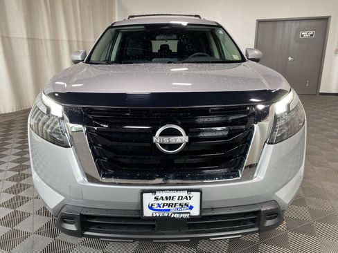 Used 2024 Nissan Pathfinder SV AWD/4WD image 3