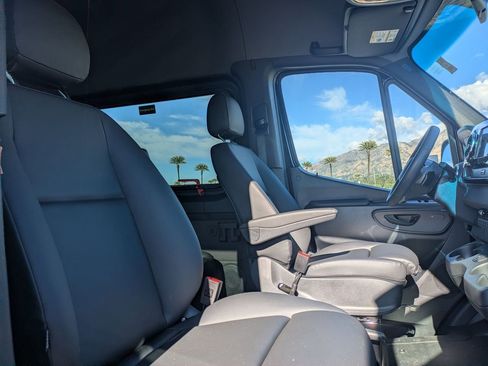 New 2025 Mercedes-Benz Sprinter 2500 image 9