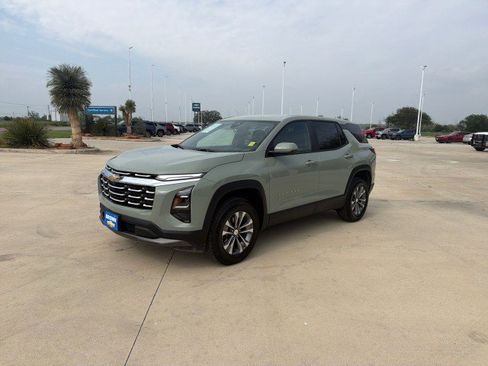Used 2026 Chevrolet Equinox LT AWD/4WD image 3
