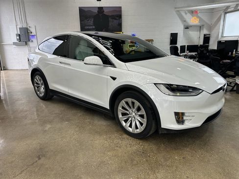 Used 2020 Tesla Model X Long Range image 15