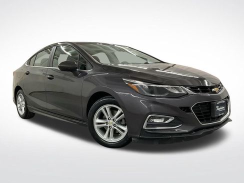 Used 2017 Chevrolet Cruze LT w/ Sun And Sound Package FWD image 4